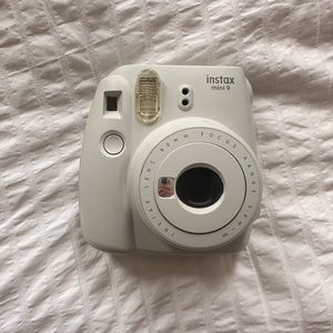 Fujifulm Instax camera (like new) (Polaroids)